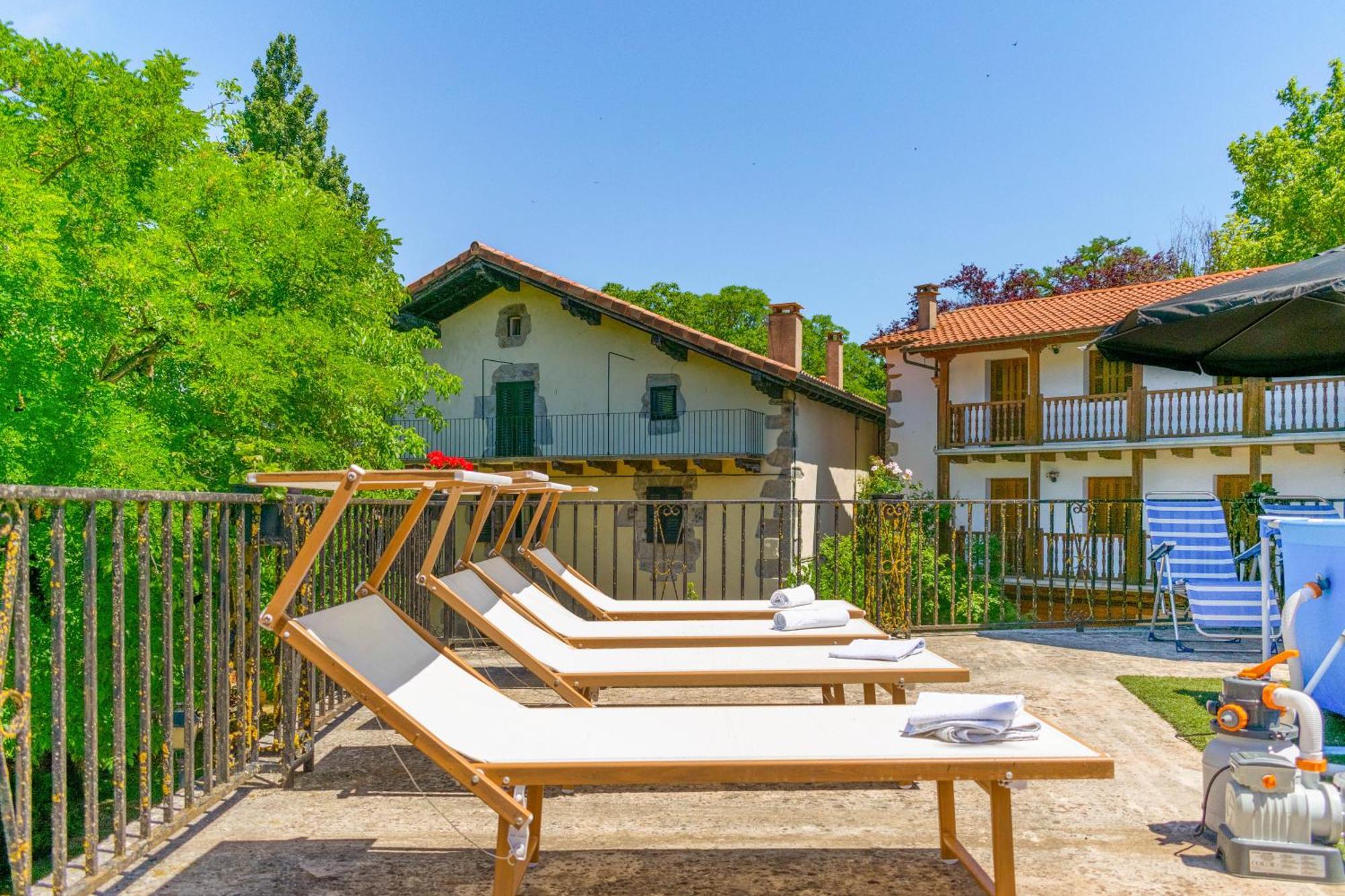 Casa Rural Arotzenia, Hogar Rustico En Pleno Valle De La Ulzama Лисасо Экстерьер фото