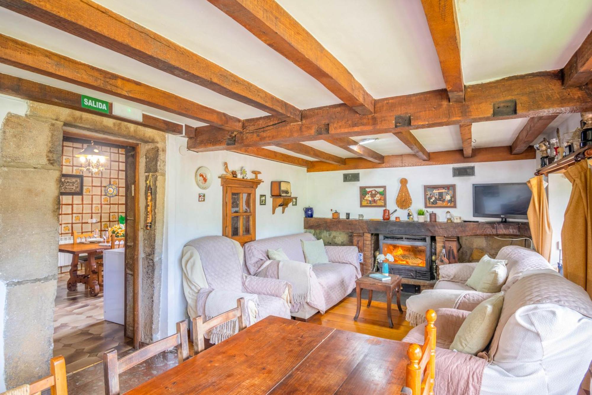 Casa Rural Arotzenia, Hogar Rustico En Pleno Valle De La Ulzama Лисасо Экстерьер фото